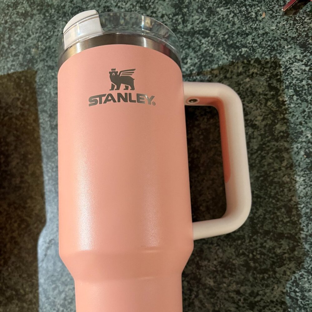 Peach Stanley Quencher H2.0 Tumbler 40 oz